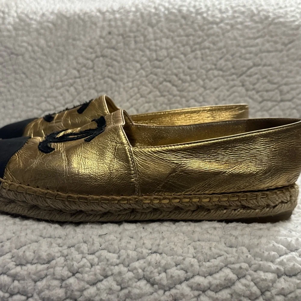 CHANEL Metallic Gold & Black Espadrilles – Size 38 - Picture 16 of 16